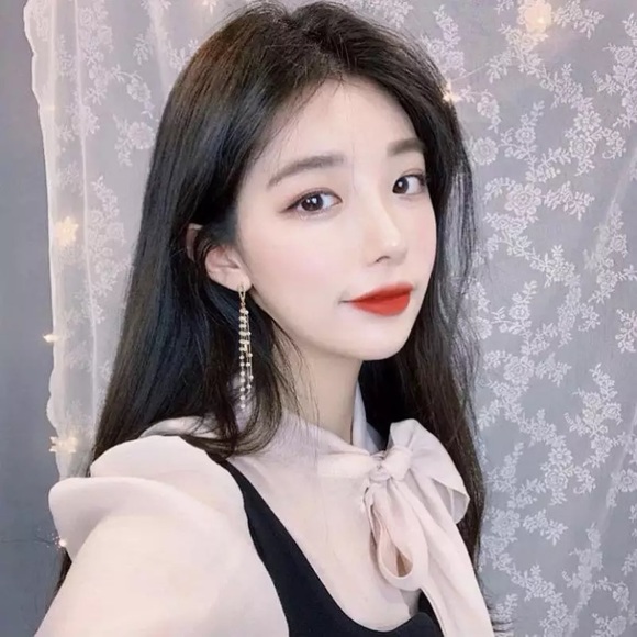 NEW Gorgeous Gold Simulated Crystal Earrings - Picture 3 of 5